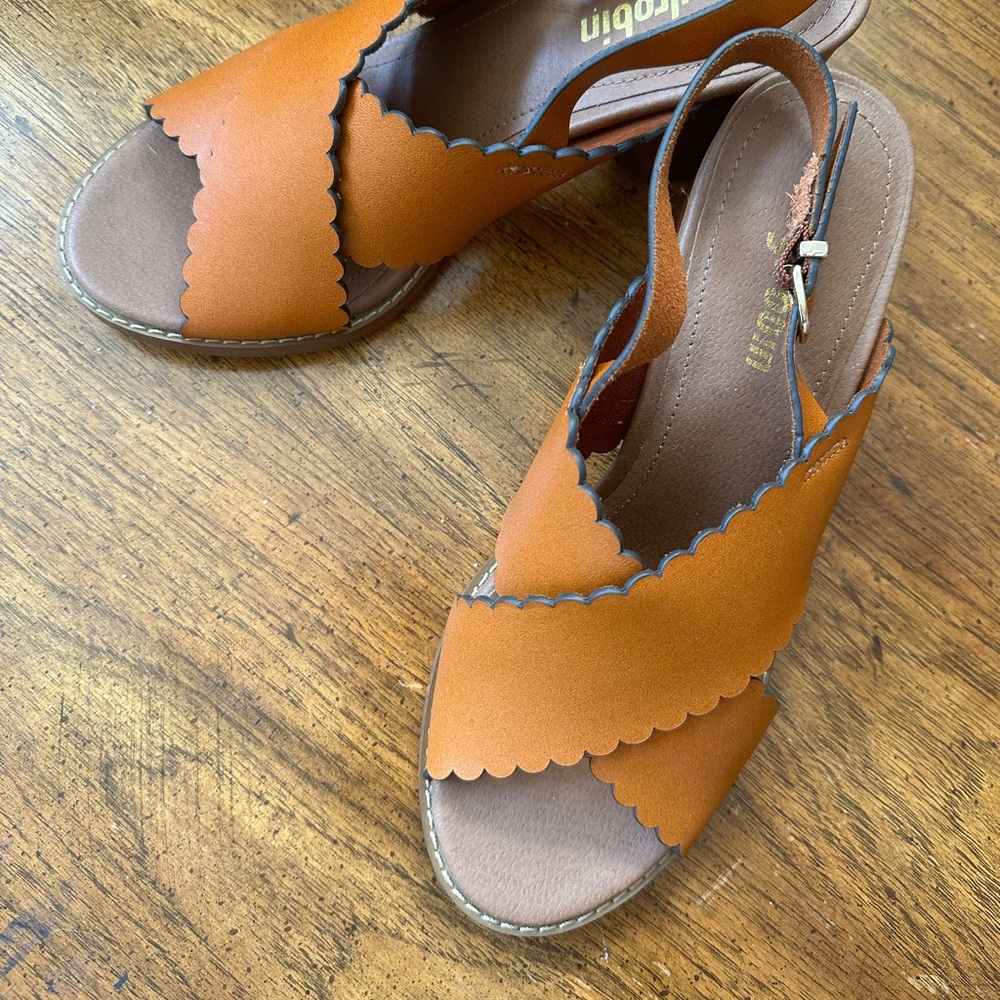 Farylrobin Scalloped Slingback Sandal, 8, NEW with box